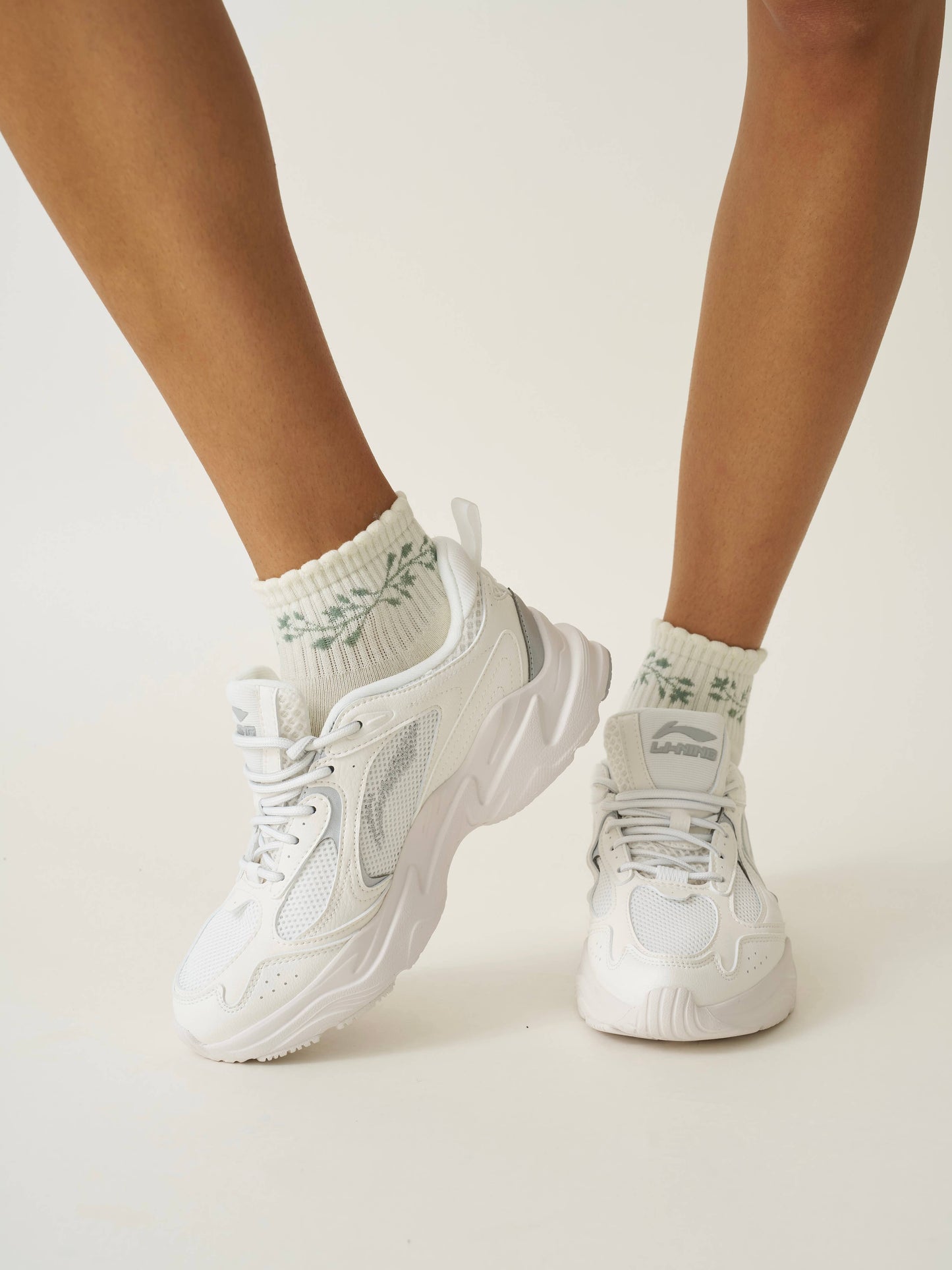 🎄 Cropped Crew Grip Sock - Garland
